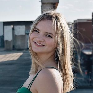 Meet your Posher, Eva